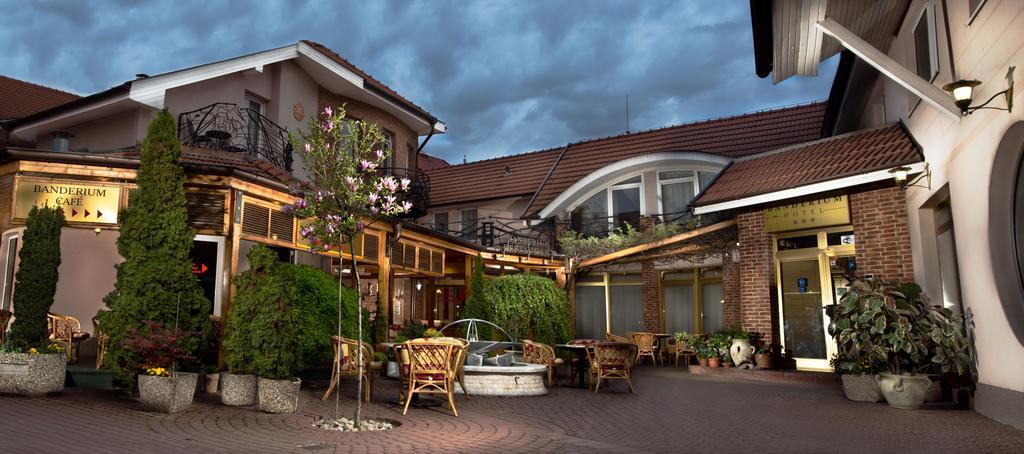 Hotel Banderium Komárno Exterior foto