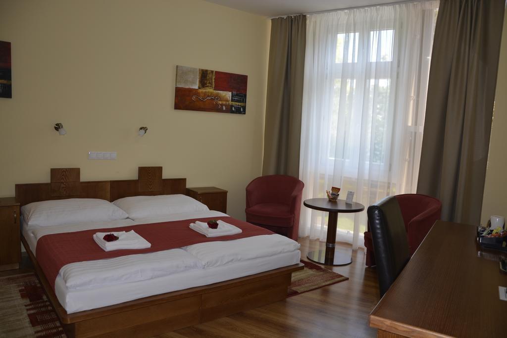 Hotel Banderium Komárno Exterior foto